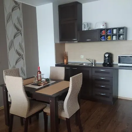 דירה илен 433 Royal Towers *