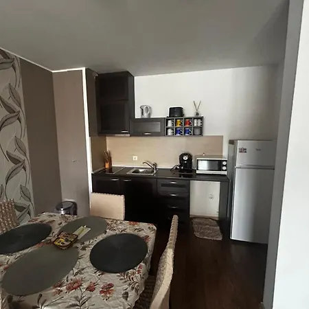 דירה илен 433 Royal Towers *