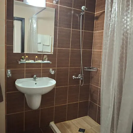 илен 433 Royal Towers בנסקו